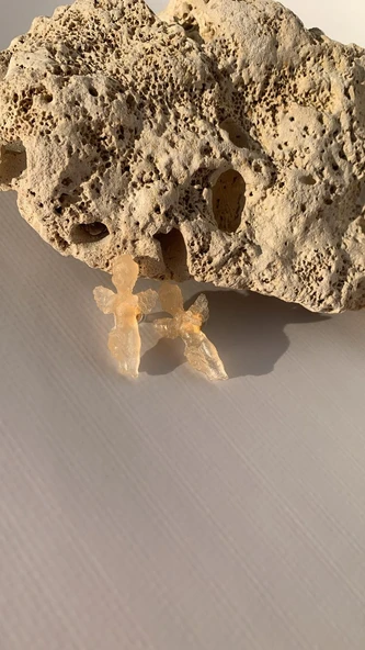 Sedefli Turuncu Renk Melek Şekil Gold Aksesuarlı 3cm Epoksi Küpe El Yapımı Hediyelik ürün görseli 1