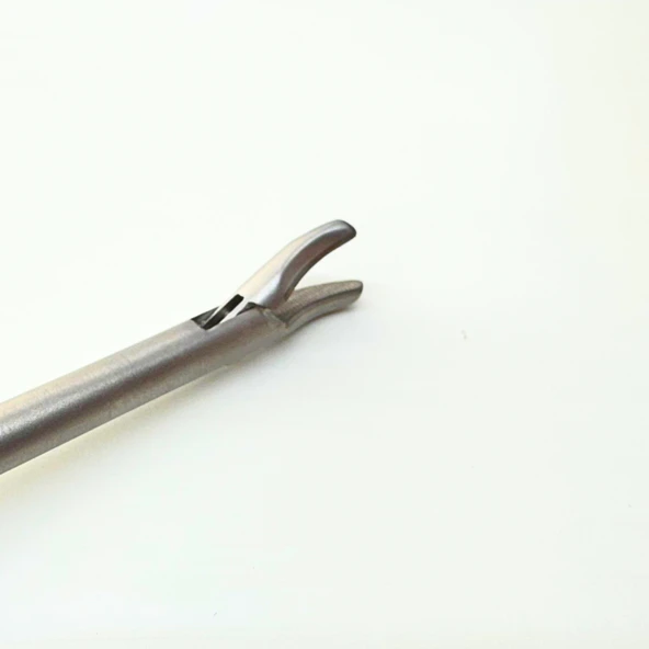 Laparoskopik Sol El Needle Holder - Metal Saplı - PraticMed ürün görseli 1