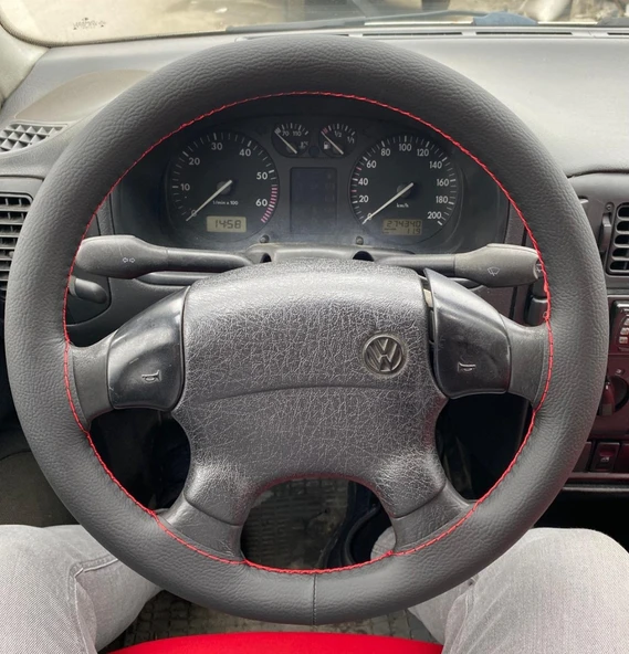 DİKİŞLİ DİREKSİYON KILIFI SİYAH DERİ KIRMIZI DİKİŞLİ VW POLO İÇİN ürün görseli 1