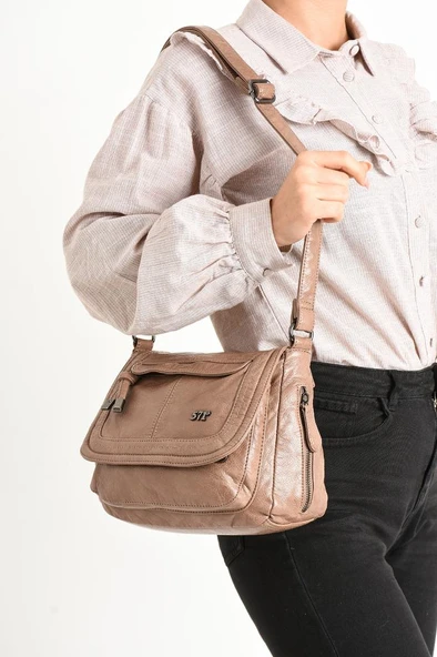 Y.S.Deri Kadın Çapraz Askılı Postacı Çanta Vegan Omuz Çantası 22*15 Cm Suni Deri Kapaklı Model ürün görseli 1