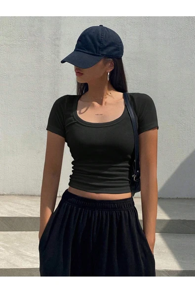 U Yaka Siyah Renk Fitilli Kısa Kollu Slim Fit Crop Top Bluz ürün görseli 1