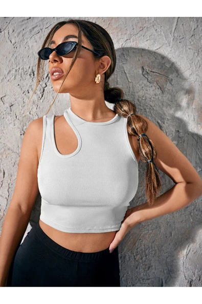 Sıfır Yaka Asimetrik Kesim Beyaz Renk Desensiz Kolsuz Fitilli Likralı Fit Crop Top Bluz ürün görseli 1