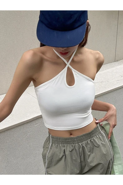 Kadın Halter Yaka Beyaz Renk Bağlamalı Crop Top Bluz ürün görseli 1