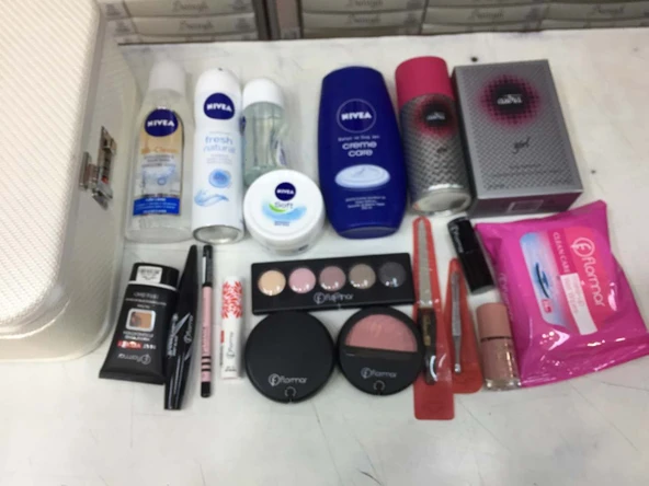 Flormar Nivea 21 Parça Şifreli Kutu Makyaj Set - Resim 3