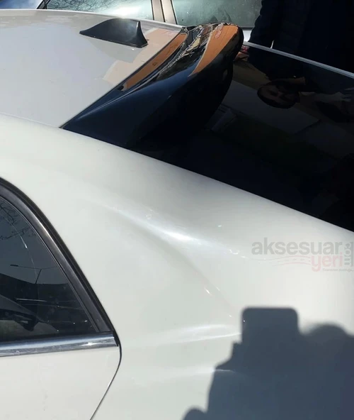 Renault Megane4 Arka Cam Üstü Spoiler Parlak Siyah Spoyler ürün görseli 1