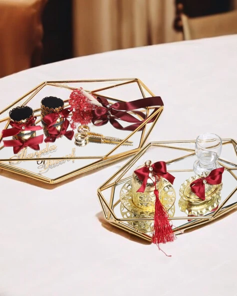 Elation Gold Prizma Söz Nişan Tepsisi ve Damat Kahve Fincan Tepsisi  Kırmızı ürün görseli 1