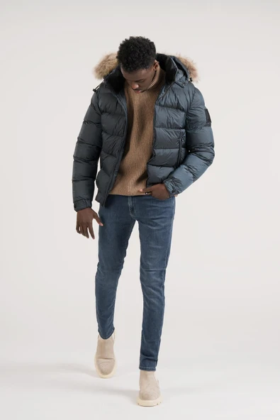 Slimfit Kürklü Kapşonlu (Kürk ve Kapşon Çıkmalı) Beli Lastikli Şişme Mont ürün görseli 1