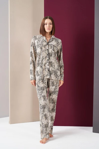 Pjs 26021 Kadın Önden Düğmeli Patlı Leopar Desenli Uzun Kollu Pijama Takım ürün görseli 1