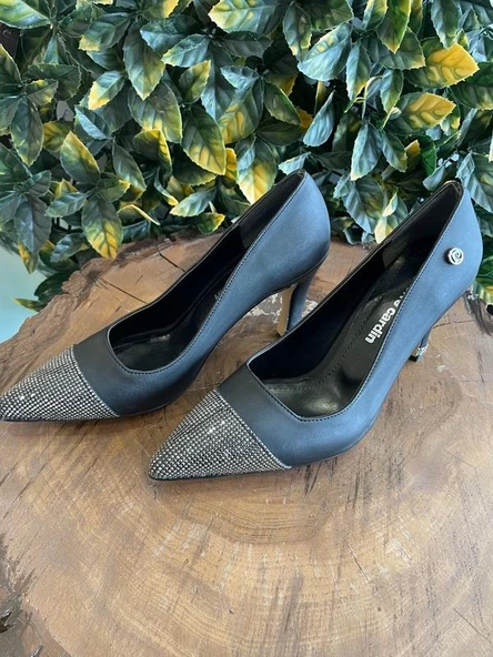 Pierre Cardin Önü ve Topuğu Taşlı Siyah Stiletto 52610 ürün görseli 1