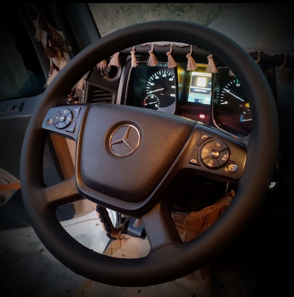 DİKİŞLİ DİREKSİYON KILIFI SİYAH DERİ SİYAH DİKİŞLİ MERCEDES YENİ TIR KAMYON İÇİN ürün görseli 1