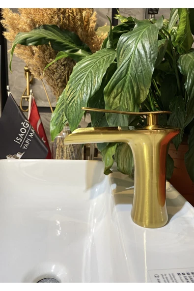 Mat Gold Lavabo Bataryası Şelale Lavabo Musluğu Mat Altın Naturel Akışlı Batarya ürün görseli 1