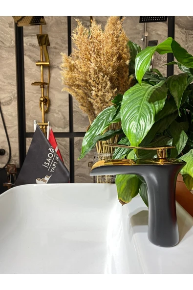 Siyah Lavabo Bataryası Şelale Musluk Altın Siyah Lavabo Bataryası Şelale Akışlı ürün görseli 1