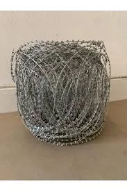 YILMAZ YAPI Düzlemsel Jiletli Tel 45cm Çap 10mt 1. Kalite Galvaniz Dekoratif Bahçe Çiti ürün görseli 1