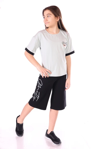 Toontoy Kız Çocuk 2'li Takım Baskılı Bisiklet Yaka T-Shirt & Beli Lastikli Kapri Şort ürün görseli 1