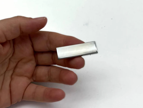 Çanta Aksesuar 4x1.2 cm Metal  Plaka Süs Gümüş  Renk 1 Adet ürün görseli 1