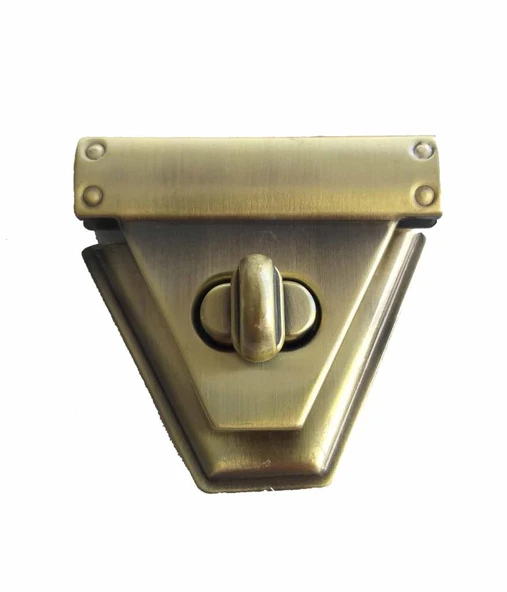 Çanta Aksesuar Açık Antik Renk Üçgen Kilit Kancalı 4.5X5 Cm ürün görseli 1