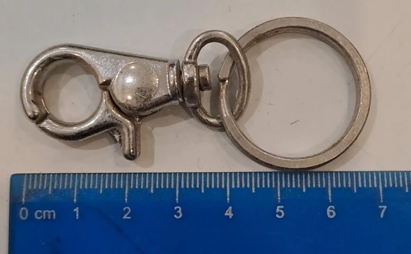 KÜÇÜK KISA GÖVDE METAL ANAHTARLIK ürün görseli 1