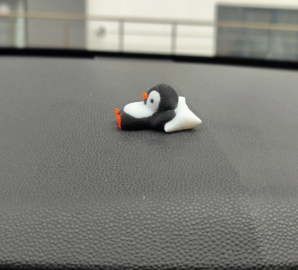 Sevimli Yastıkta Uyuyan Penguen ürün görseli 1