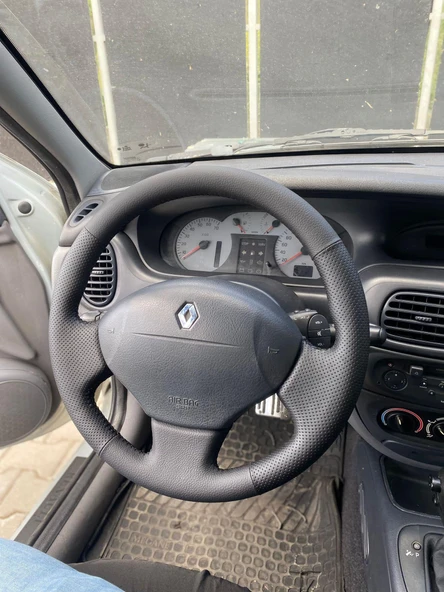 Megane 1 Uyumlu Araca Özel DİKMELİ Direksiyon Kılıfı (Soft Nokta Düz) ürün görseli 1