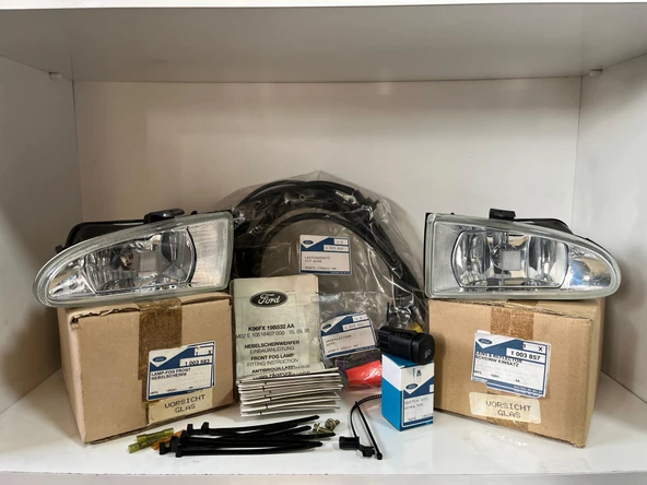Ford Fiesta Sis Far Seti Takım Ağlayan Yüz 1976-2002 ürün görseli 1