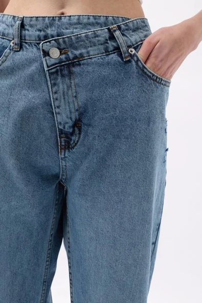 Asimetrik Bel Paça Yırtmaçlı Jean - Resim 4