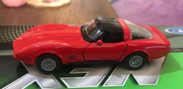 Oyuncak Metal Model Araba 1 / 36 Çek Bırak 1982 Corvette Coupe Kırmızı ürün görseli 1