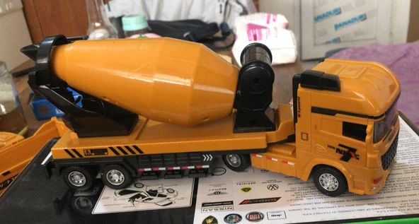 Oyuncak Koleksiyon İş makinaları Mikser Kamyonu Beton Dökücü 25 cm ürün görseli 1