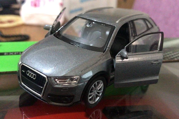 Oyuncak Model Metal Araba 1/36 Çek Bırak Gri Audi Q3 Jeep ürün görseli 1