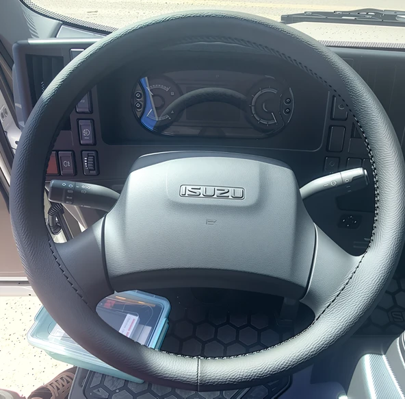 DİKİŞLİ DİREKSİYON KILIFI SİYAH DERİ SİYAH DİKİŞLİ ISUZU NPR 10 LONG İCİN ürün görseli 1