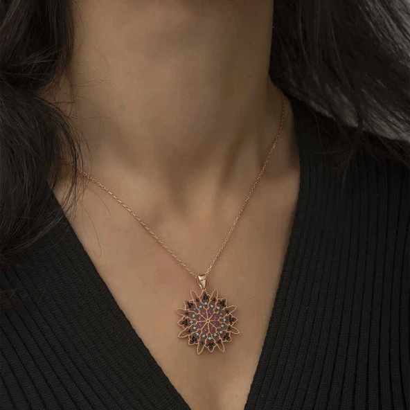Gümüş Rose Geometrik Desenli Madalyon Kolye ürün görseli 1