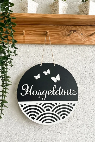 Hoşgeldiniz Yazılı Kapı Süsü - Siyah  Beyaz MDF Geometrik Şekil ve Kelebek Süslemeli 25 cm ürün görseli 1