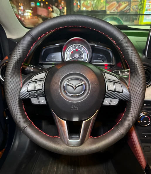 DİKİŞLİ DİREKSİYON KILIFI SİYAH DERİ NOKTALI DERİ SİYAH DİKİŞLİ MAZDA CX-3 İÇİN ürün görseli 1