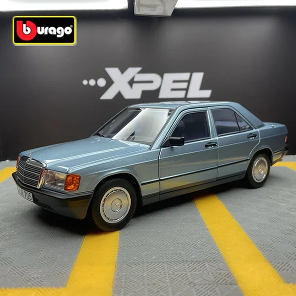 Burago Mercedes 190 E 2.6 Model Araba 1/24 Ölçekli Model Mavi ürün görseli 1