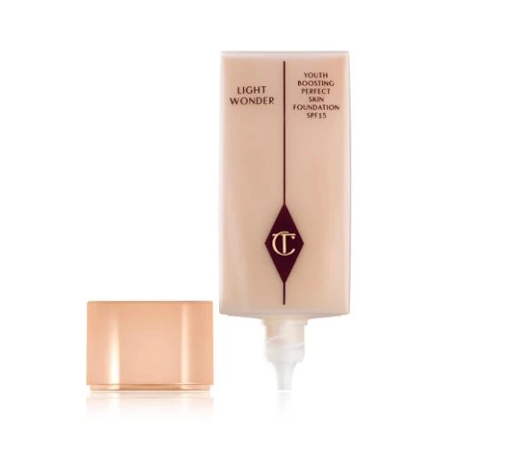 Charlotte Tilbury Light Wonder Fondöten - 3 Fair ürün görseli 1