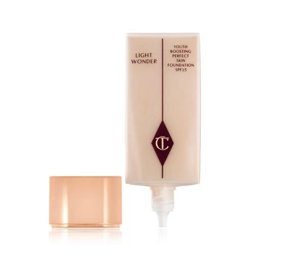 Charlotte Tilbury Light Wonder Fondöten - 2 Fair ürün görseli 1