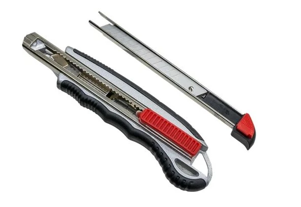 İZELTAŞ PRO METAL GÖVDE MAKET BIÇAĞI OTOMATİK YÜKLEMELİ 5 YEDEKLİ 9 MM ürün görseli 1