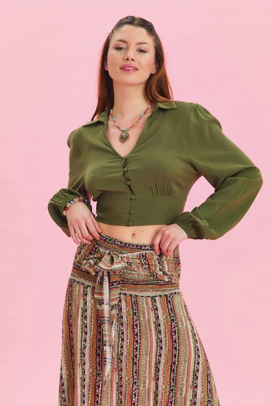 Gömlek Yaka Düğme Detaylı Crop Bluz ürün görseli 1