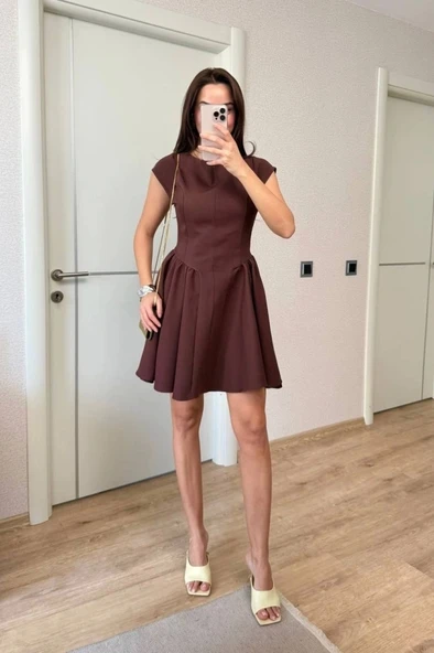 Sırt Dekolteli Çan Detaylı Mini Elbise - Kahverengi ürün görseli 1