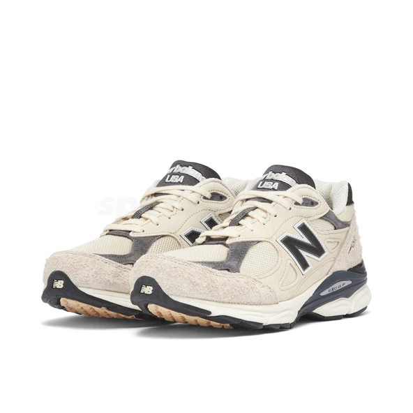 PTTAVM: New Balance 990v3 Moonbeam