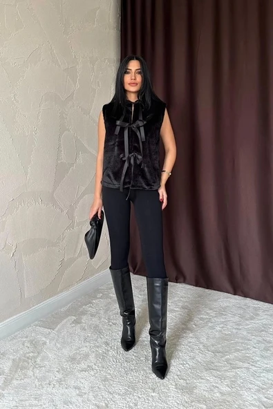 Siyah Fiyonklu Peluş Yelek ürün görseli 1