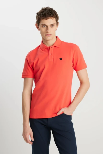 Wrangler %100 Pamuk Regular Fit Normal Kesim Mercan Rengi Polo Yaka Tişört ürün görseli 1