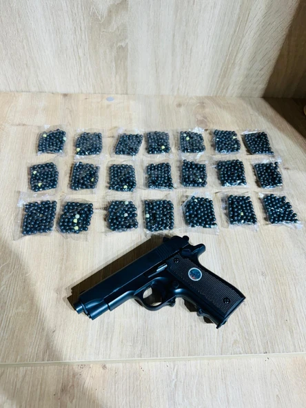 Boncuklu  Plastik Boncuk Atan Silah Küçük Boy 1 Adet  + 21 Paket Boncuk ürün görseli 1
