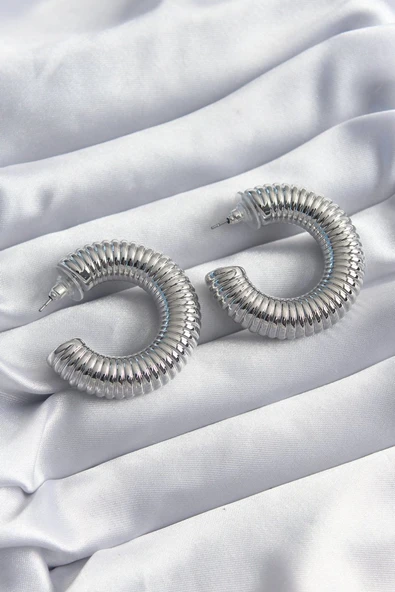Pirinç Gümüş Renk İşleme Halka Model Kadın Küpe - TJ-BKP8243 ürün görseli 1