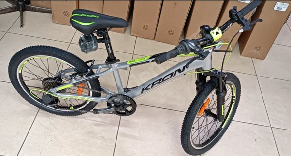 KRON XC 75 20 JANT 7 VİTES V FREN ÇOCUK BİSİKLETİ ALÜMİNYUM FULL SHIMANO MAT GRİ-SİYAH/NEON SARI (KRN25-027) ürün görseli 1