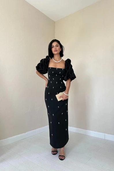 Siyah İşlemeli Kolu Garnili Elbise ürün görseli 1