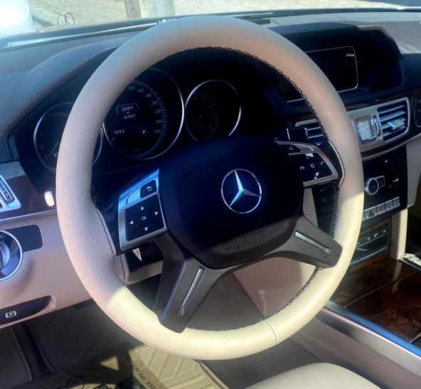DİKİŞLİ DİREKSİYON KILIFI BEJ DERİ SİYAH DİKİŞLİ MERCEDES E İÇİN ürün görseli 1