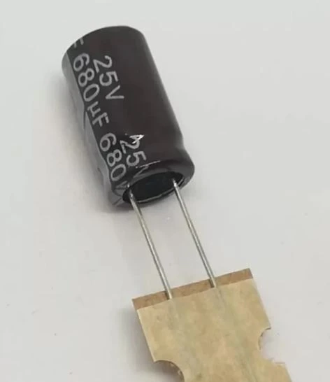 680uf 25v, 680mf 25v Kondansatör 10x17 ürün görseli 1