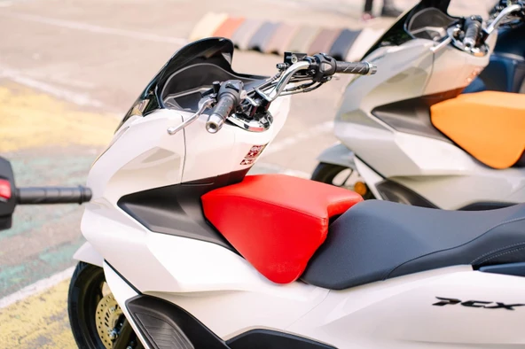Honda Pcx Motosiklet Çocuk Koltuğu, Sök Tak, Siyah Deri, Kolsuz, 4-8 Yaş Arası, Hediyeli ürün görseli 1
