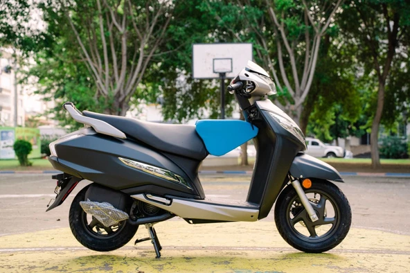 HONDA ACTİVA-DİO Motosiklet Çocuk Koltuğu, Siyah Deri, Kolsuz, 4-8 Yaş Arası, Hediyeli ürün görseli 1