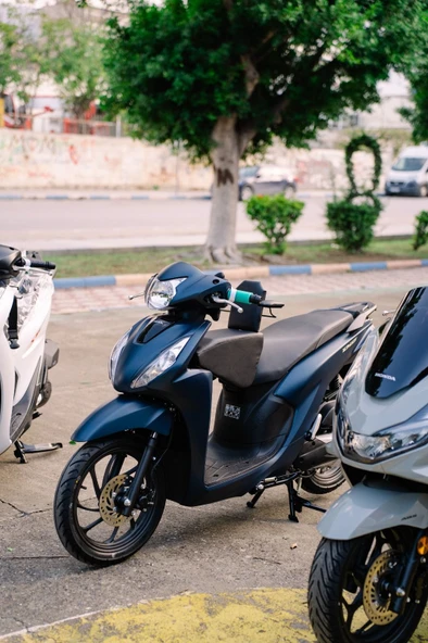 Honda DİO-ACTİVA Motosiklet Çocuk Koltuğu,Emniyet Kemerli, Siyah Deri, Kollu, 4-8 Yaş Arası, Hediyeli ürün görseli 1